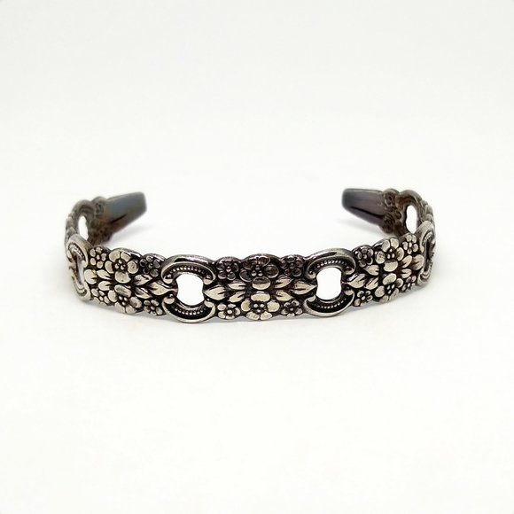 Oxidized sterling silver cuff bracelet - Picture 2 of 5